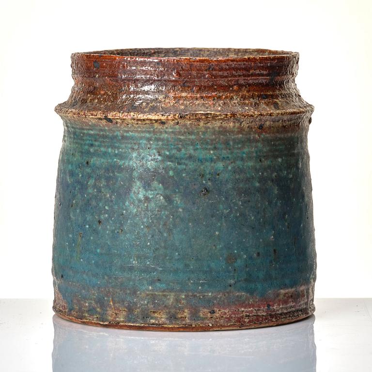 Raija Tuumi, a stoneware vase, Arabia, Finland 1962.