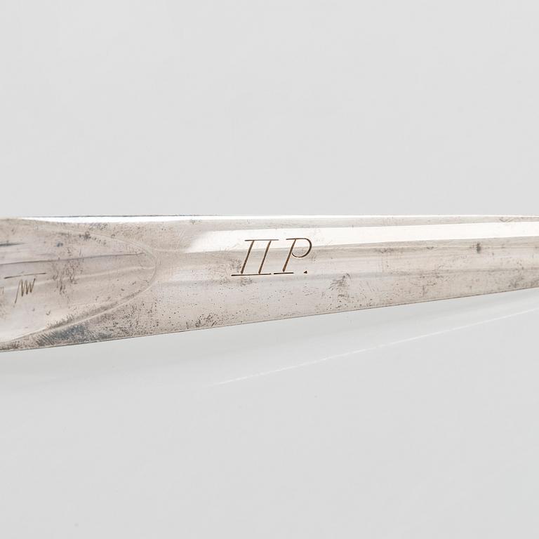 Tapio Wirkkala, A silver dish and letter knife, Kultakeskus Hämeenlinna 1960 and 1964.