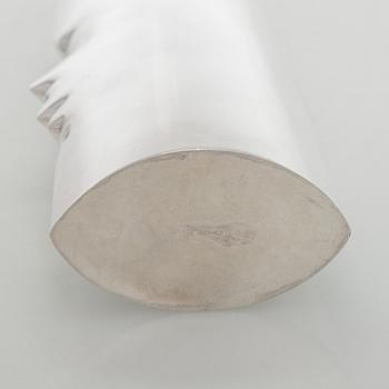 Pekka Piekäinen, maljakko, sterlinghopeaa, J.A. Tarkiainen, Helsinki 1988.