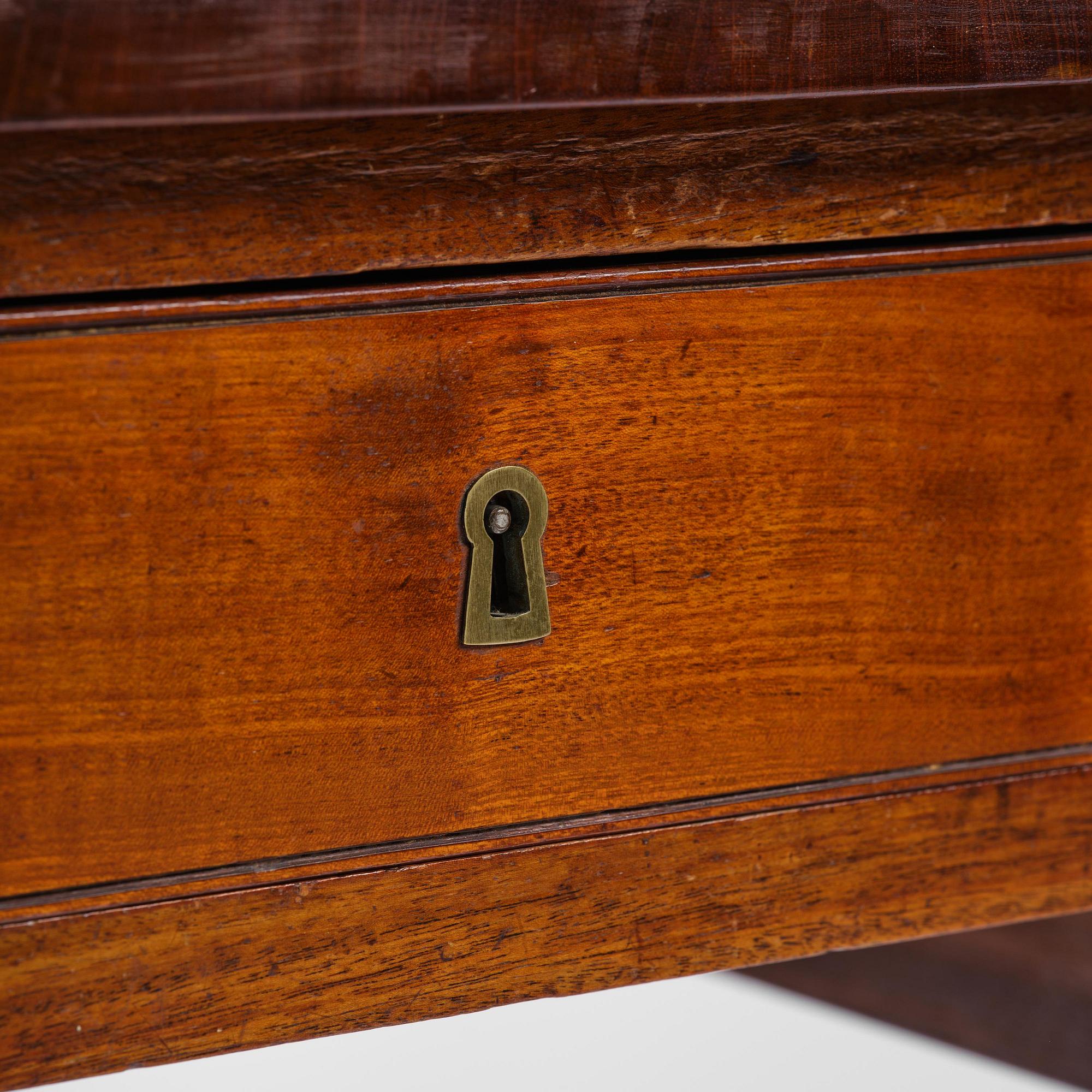 A late gustavian mahogny table.