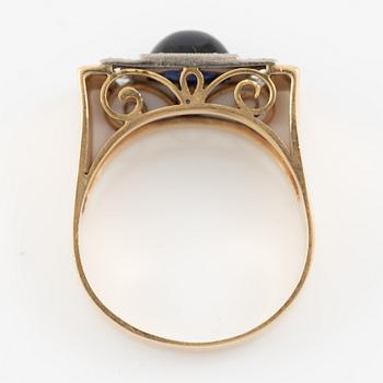 Ring 18K gold with cabochon-cut sapphire and white stones.
