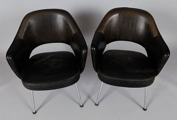 KARMSTOLAR, 1 par, "Executive Side Chair", Eero Saarinen, för Knoll International.
