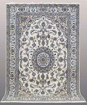 A CARPET, Nain, ca 295 x 203 cm.