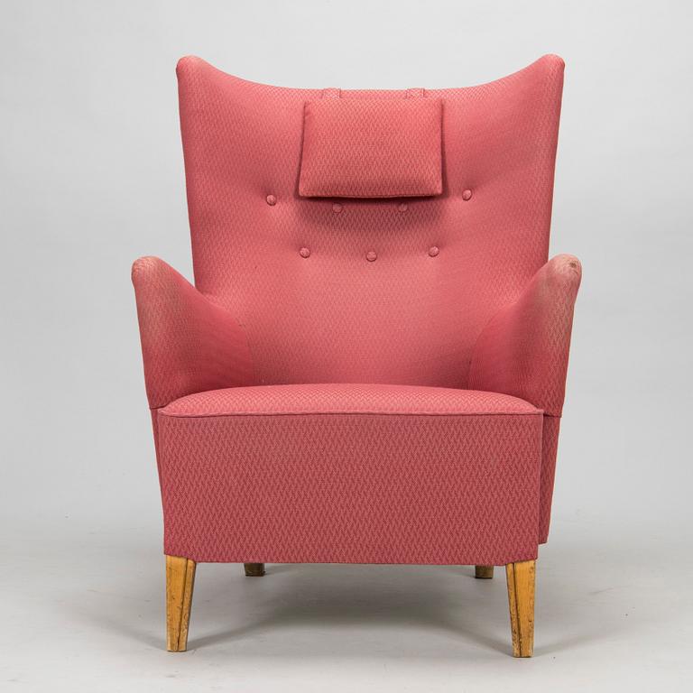 A mid-20th century armchair.