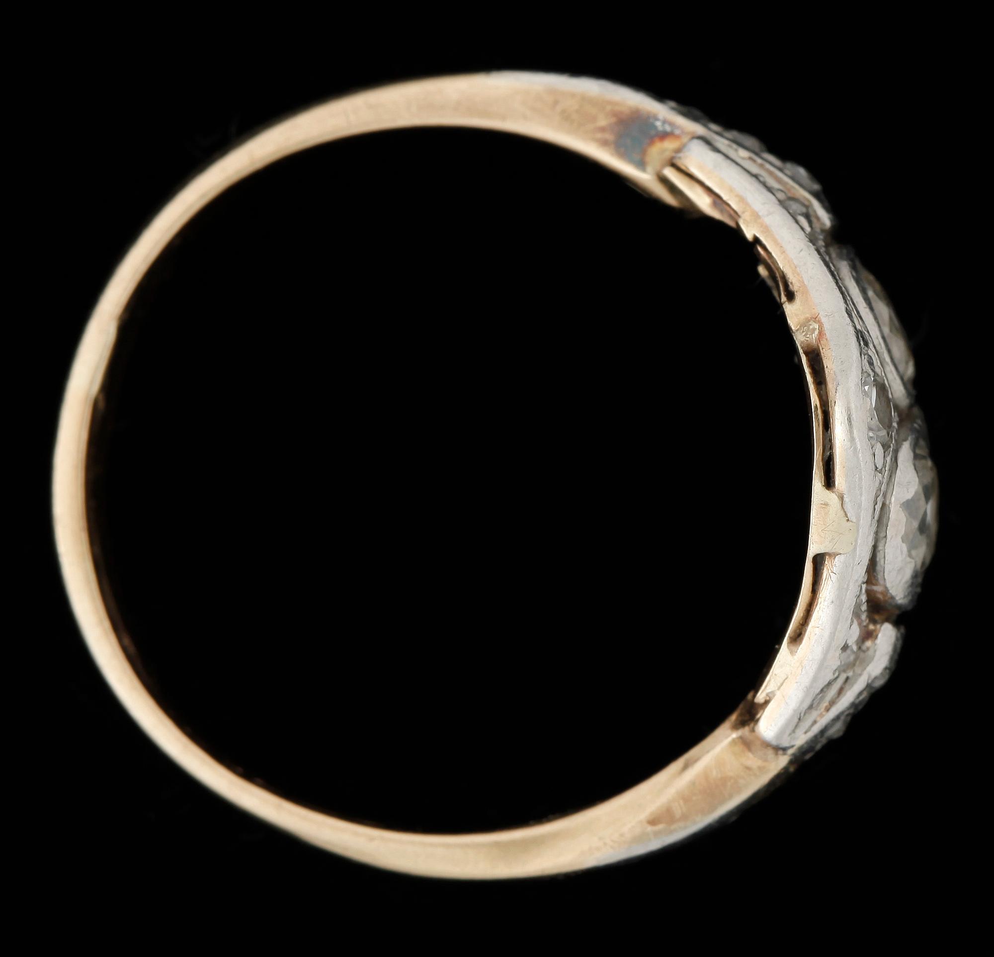 RING, guld, 2 briljantslipade diamanter tot ca0,32ct samt små diamanter. Vikt 2,3g.