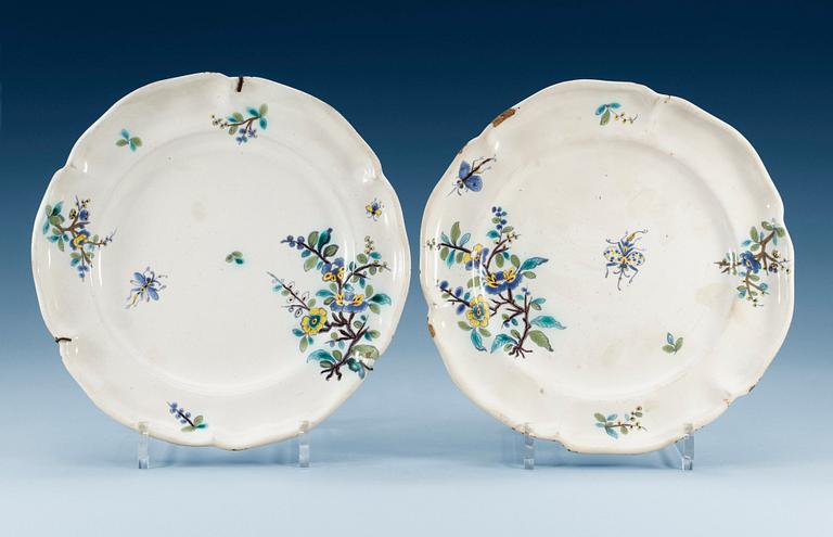 TALLRIKAR, två stycken, fajans. Troligen Strasbourg, ca 1740.