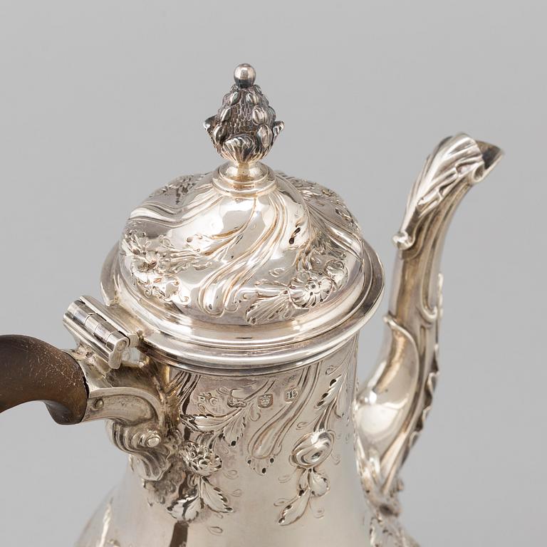 An English 18 th century silver coffee-pot, mark of Benjamin Gignac, London 1763.