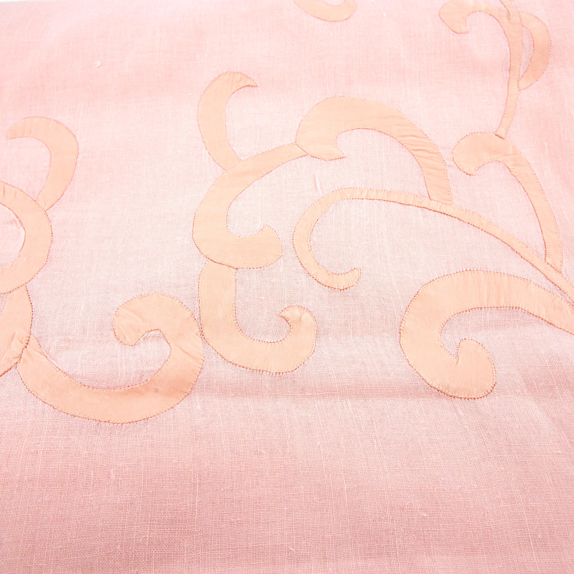 Tablecloth with napkins, 12 pieces each from the 1940s, approximately 39x39 cm, 19x19 cm, and approximately 300x160 cm, linen with appliqué.