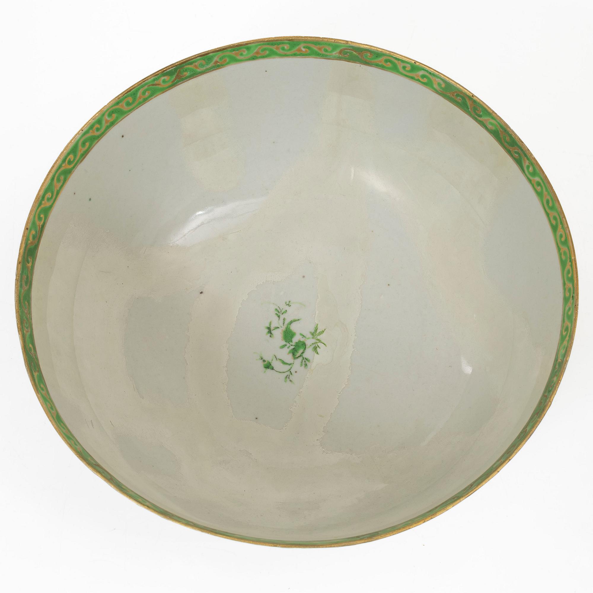 Smörterrin, terrinfat och bålskål, kompaniporslin, Kina, Qingdynastin, 1700-tal.