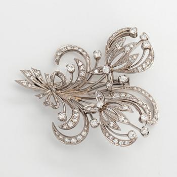 A. Tillander, Brosch, palladium med briljant- och åttkantslipade diamanter. Helsingfors.