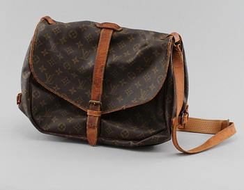 AXELREMSVÄSKA, Saumur 35, Louis Vuitton.