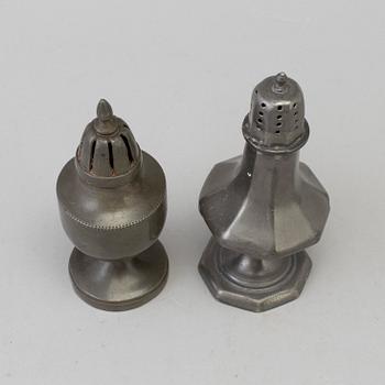 STRÖARE, 2 st, tenn, 1700-tal.