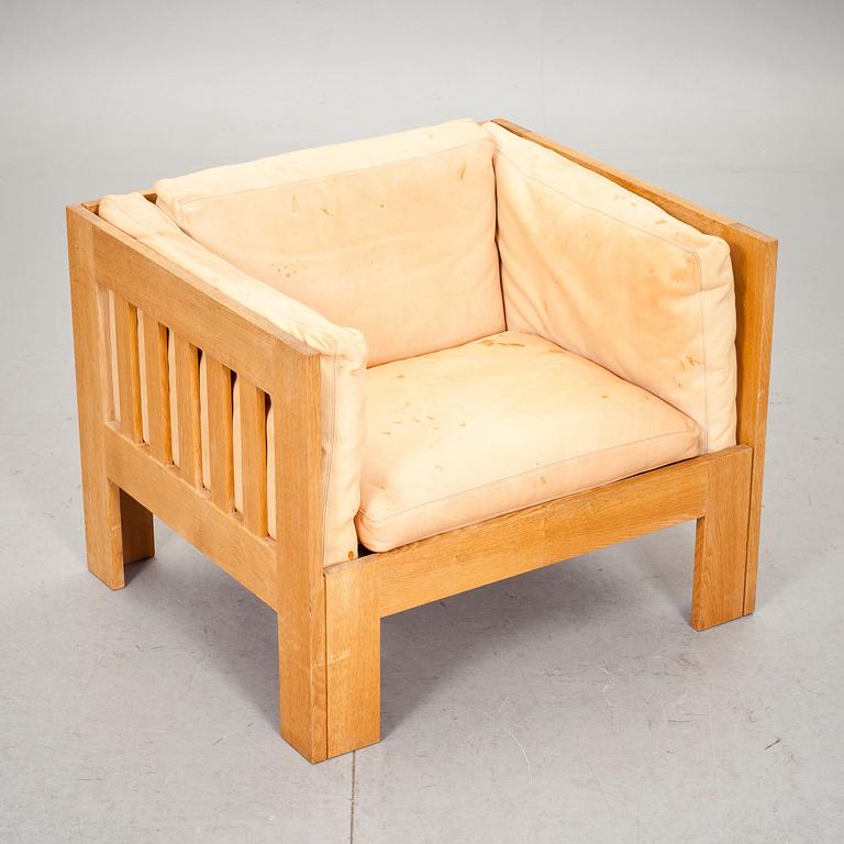 FÅTÖLJ och BORD, trol Tage Poulsen, Danmark, 1900-talets andra hälft.