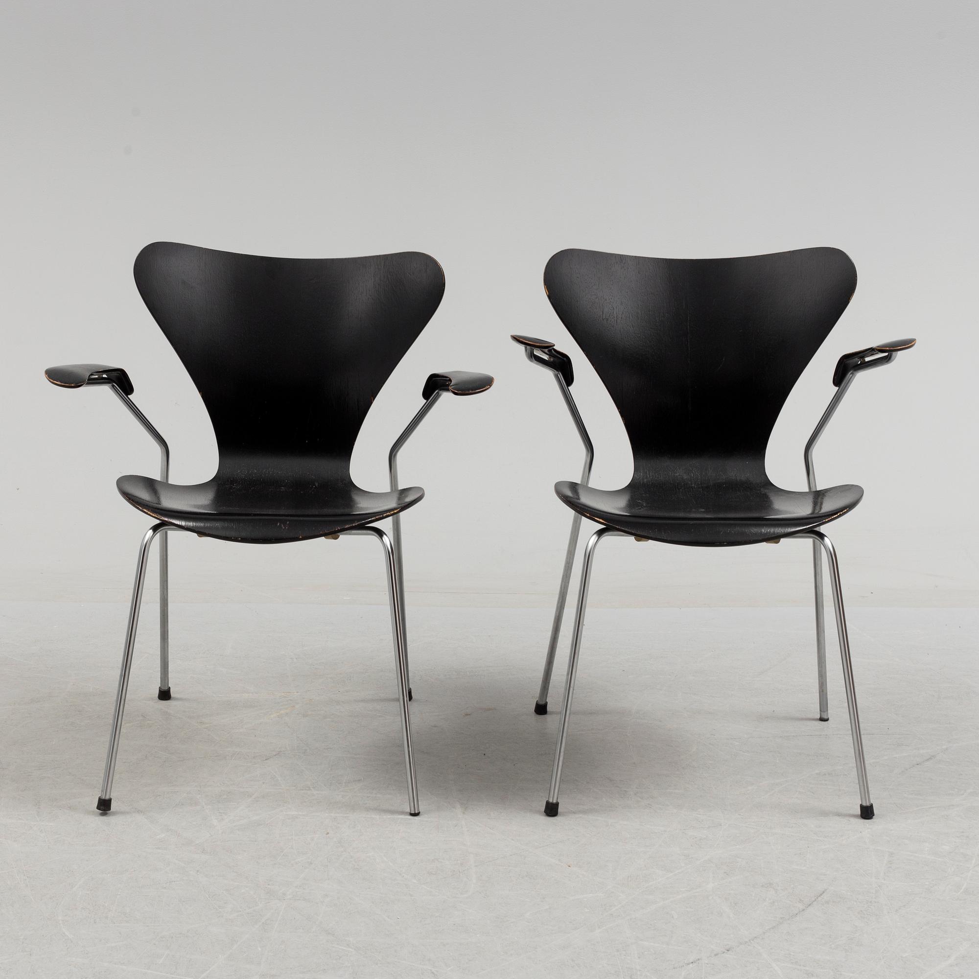 ARNE JACOBSEN, a pair of 'Seven' armchairs from Fritz Hansen, Denmark, 1967.