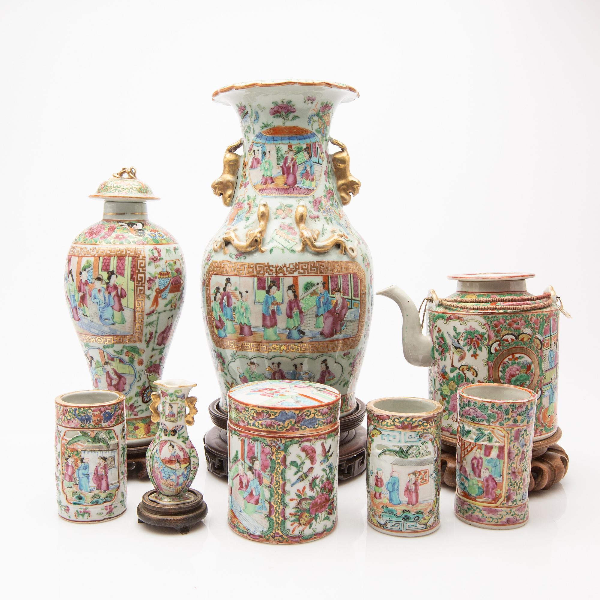 A porcelain set, 8 pieces, Canton, 19th century, China.