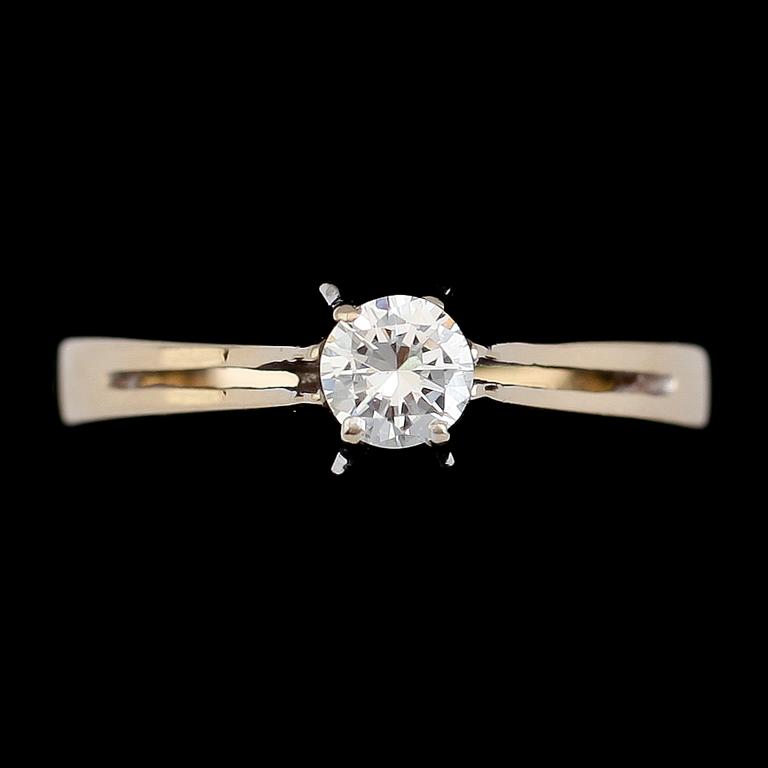 RING, 18K guld och vitguld, briljantslipad diamant 0.34 ct. Vikt ca 3 g.