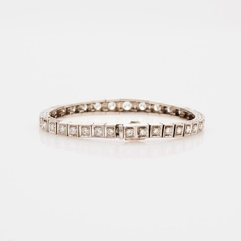 Bracelet, 18k white gold with brilliant-cut diamonds.