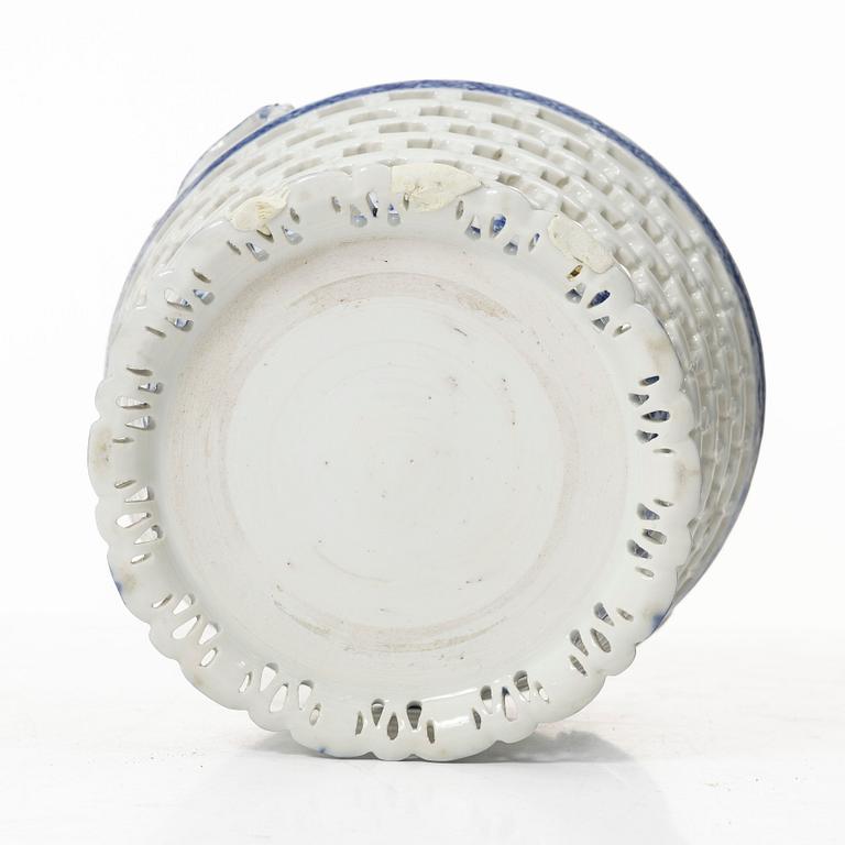 A blue and white chesnut basket, Qing dynasty, 18th century.