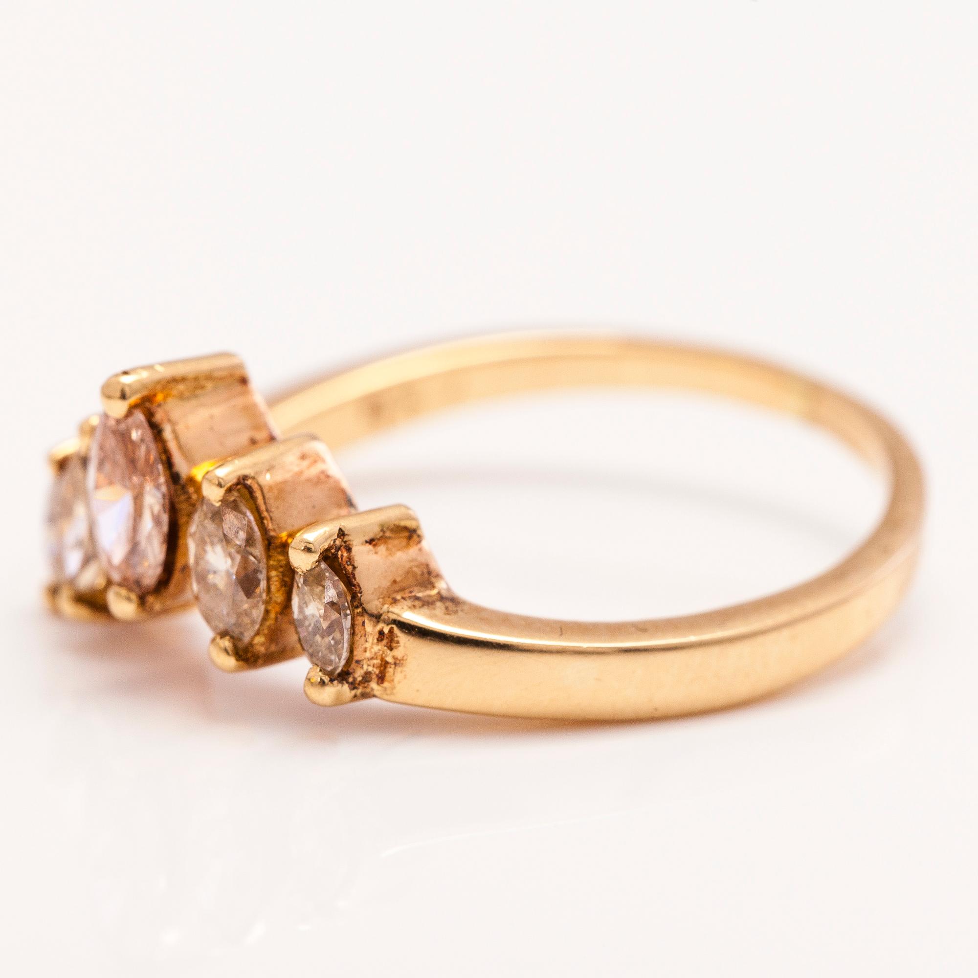 An 18K gold ring with marquise cut diamonds ca. 0.45 ct in total.