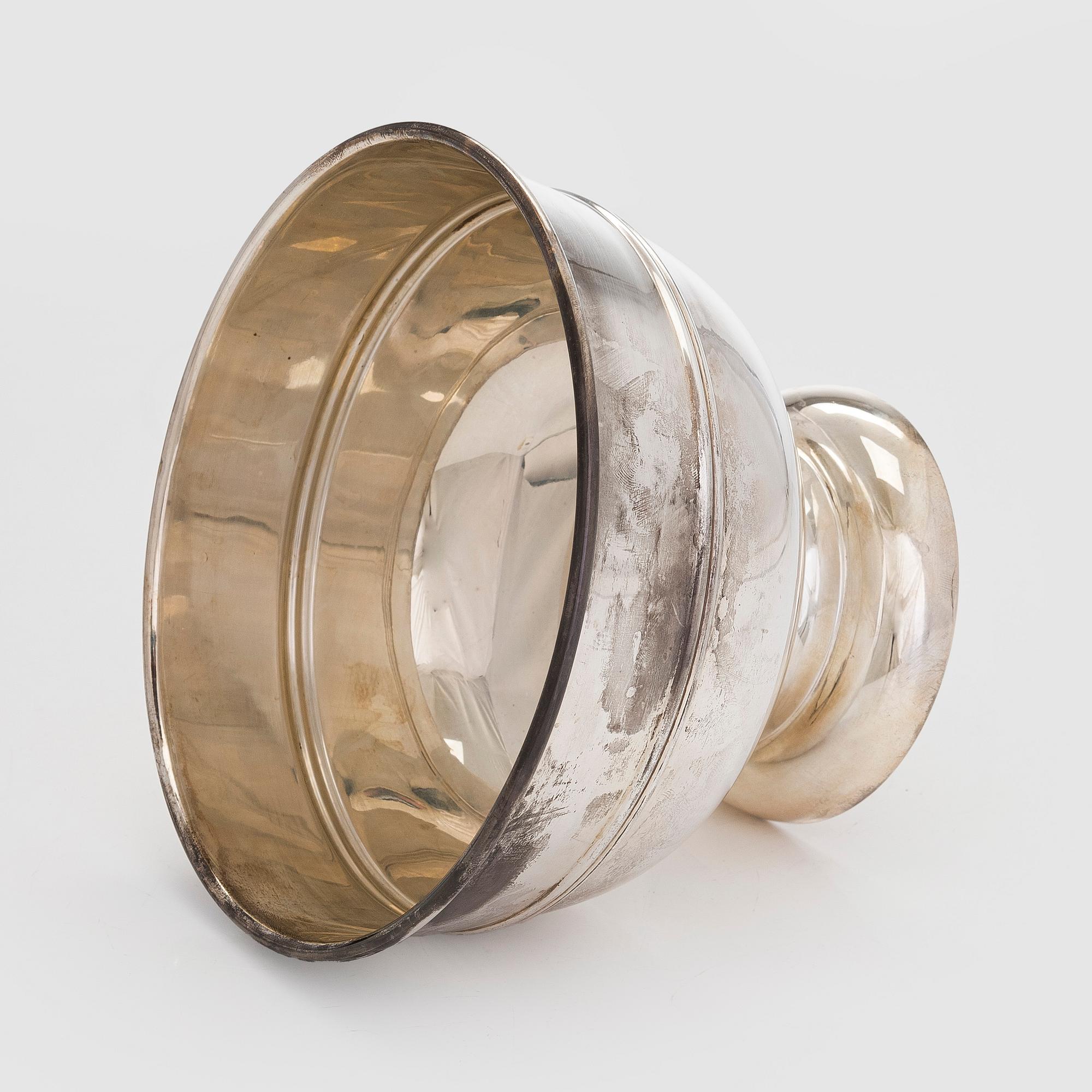 A sterling silver bowl, Elkington & Co Ltd Birmingham England 1935.