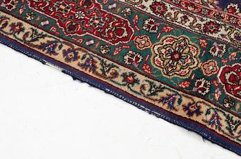 Matta, Old, Täbris, signerad, ca 290 x 206 cm.