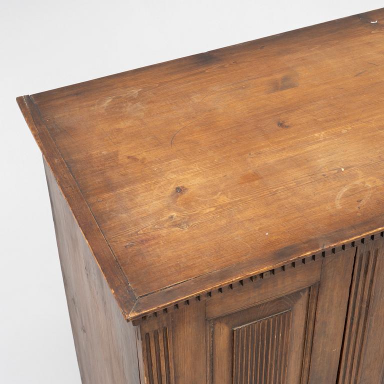 A Gustavian pine cupboard, late 18th century.