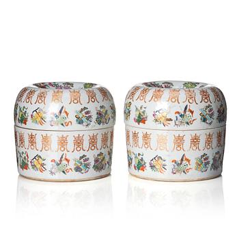 1072. A pair of large famille rose Canton, vessels with covers, Qing dynasty, 19th Century.