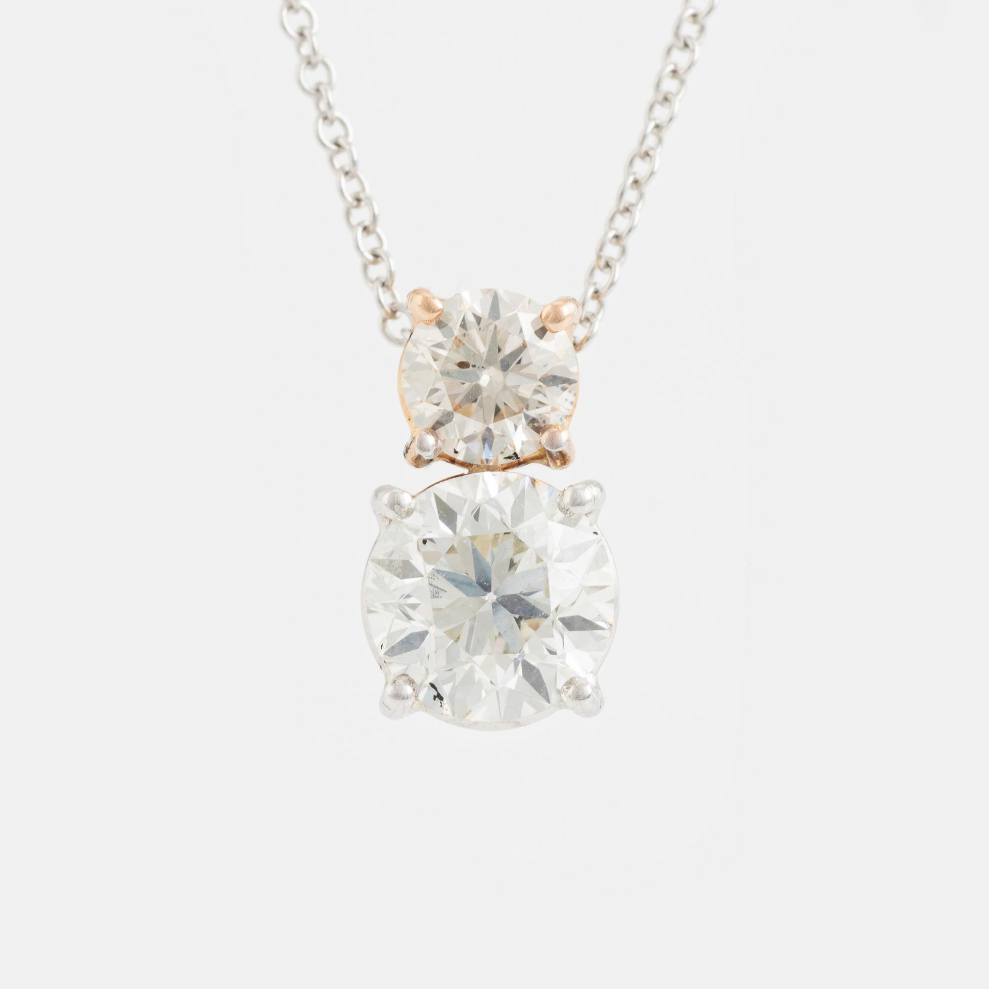 Collier med två briljantslipade diamanter. Medföljande GIA report.