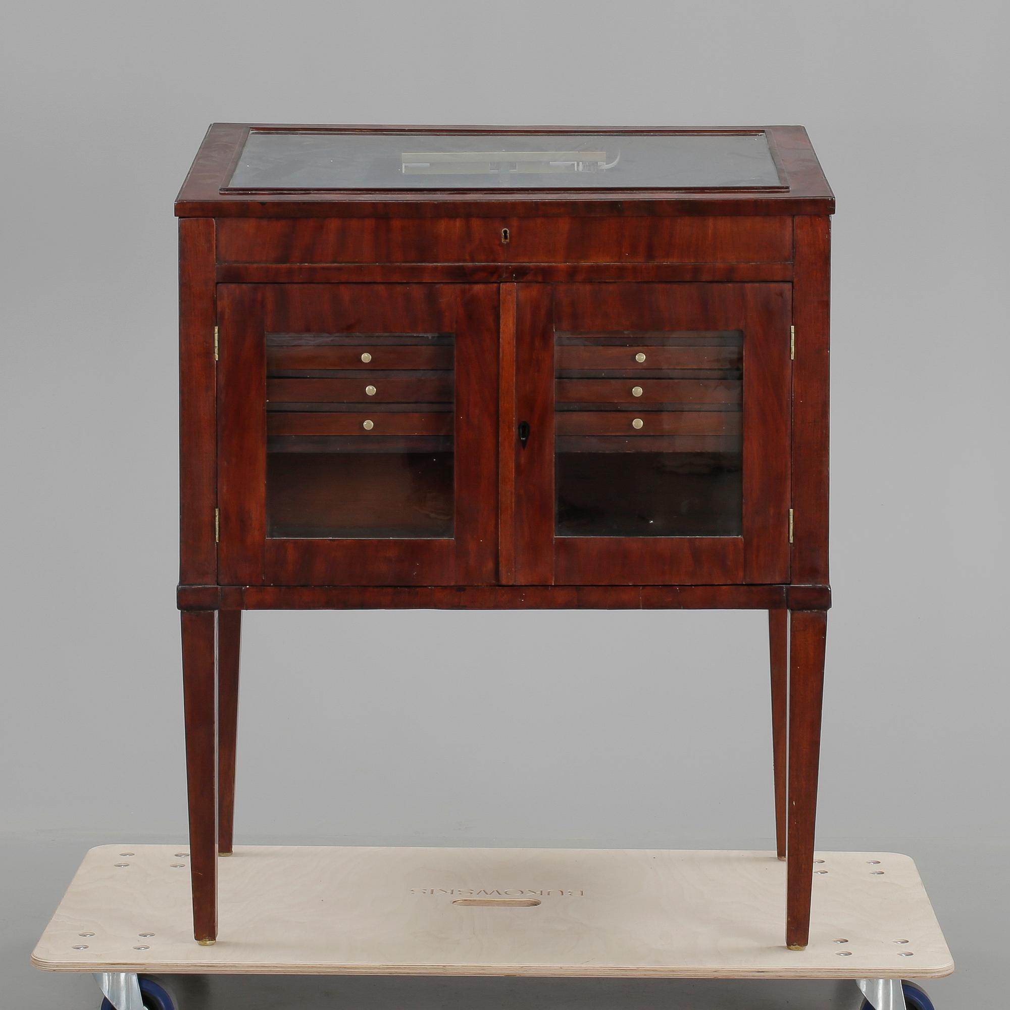 MONTERBORD, sengustaviansk stil, 1800-talets slut.