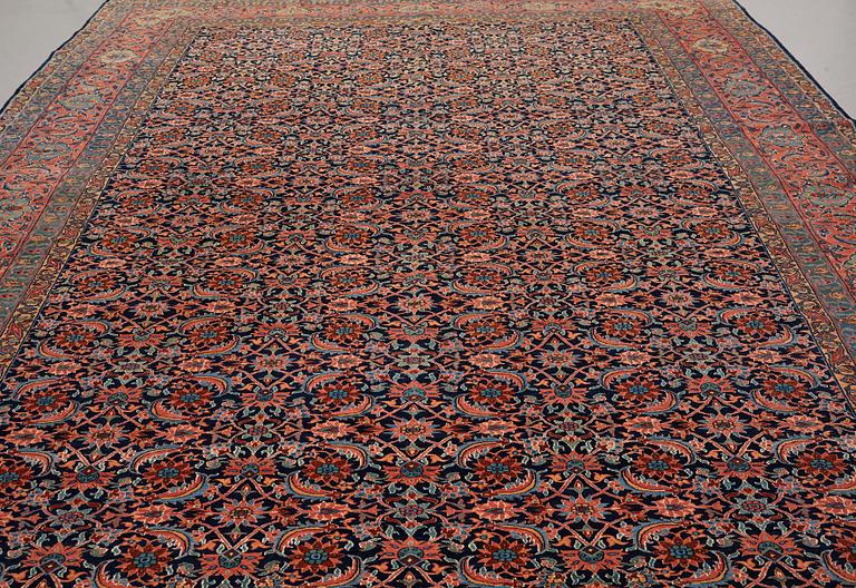 A carpet, semi-antique Feraghan probably, ca 459 x 286-292,5 cm.