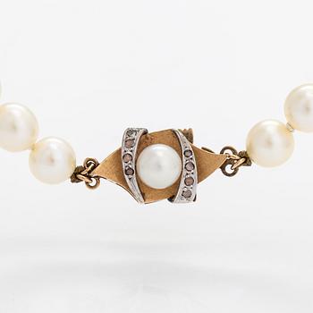 A pearl collier with cultured pearls, ca. 13K gold and rose-cut diamonds.