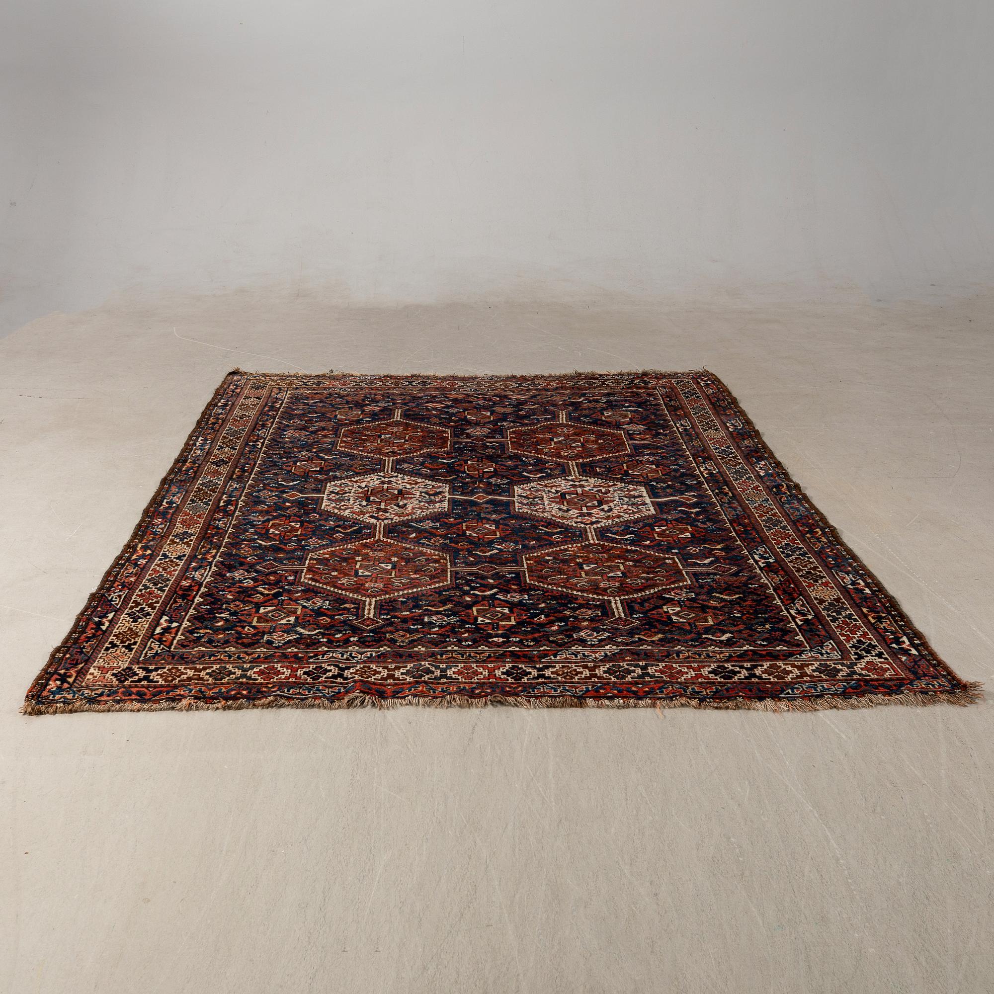 Antique Kamseh carpet, approximately 275x210 cm.