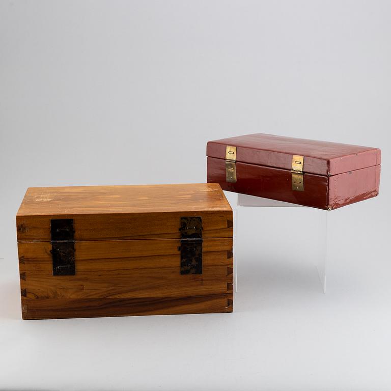 Two Chinese boxes, 20th Century.