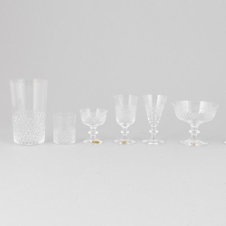 Vicke Lindstrand, a 109 piece 'Diamant' glass service, Kosta.