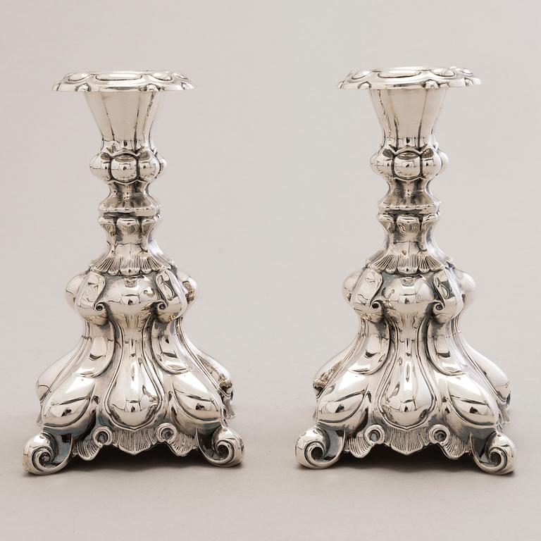 A silver candelabrum and a pair of silver candlesticks, Kultakeskus, Hämeenlinna, Finland 1979-91.