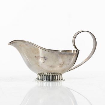 Tre delar silver, sockerskål, mjölkkanna och bricka. CG Hallberg 1953 & K & EC 1949.