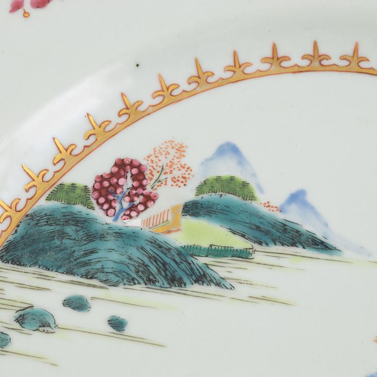 Three Famille Rose plates and two serving dishes, export porcelain, China, Yongcheng/Qianlong, 18th century.