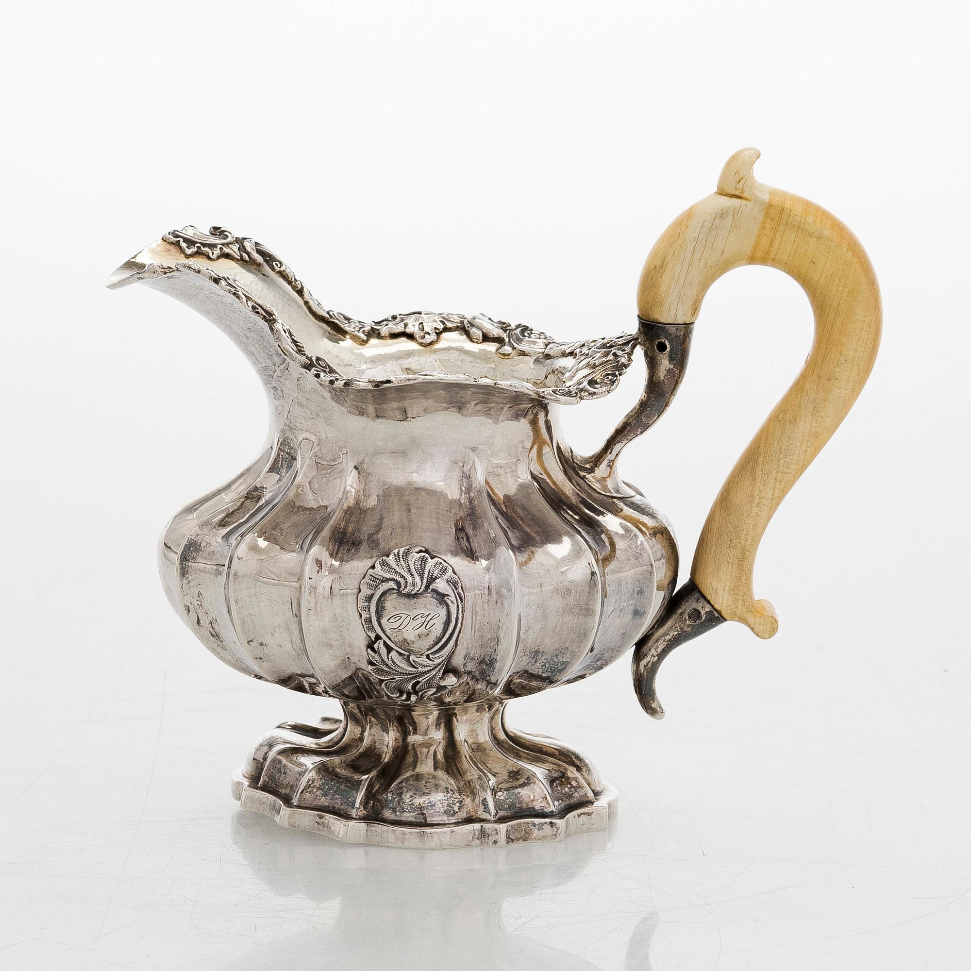 Gräddsnäcka, silver, Moskva 1844. Oidentifierad mästarstämpel.