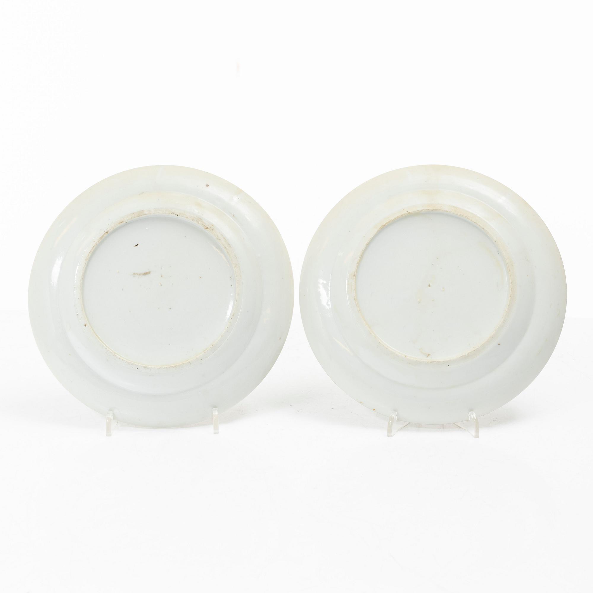 A famille rose serving dish, plate and two small dishes, Qing dynasty, 19th century.