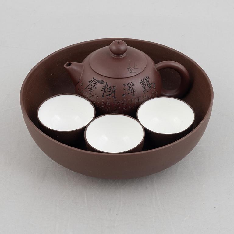 Tekanna, koppar 3 st, samt skålfat, yixing, kina, 1900-tal.