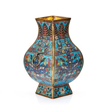 1121. A hu shaped cloisonné vase, late Mingdynasty/early Qingdynasty, 17th Century.