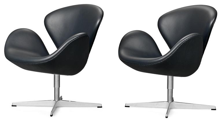 A pair of Arne Jacobsen dark grey leather "Swan" easy chairs, Fritz Hansen, Denmark 2008.
