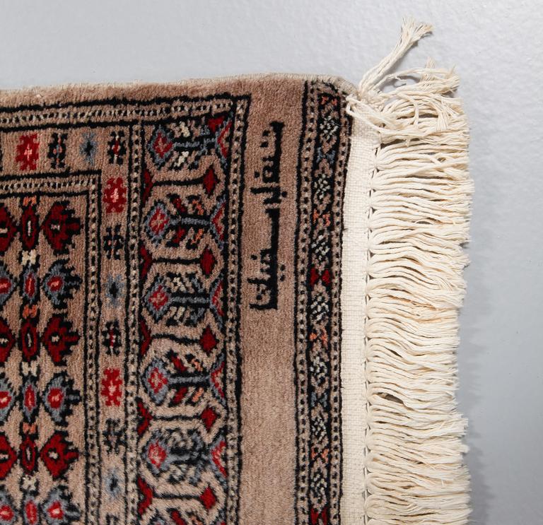 GALLERIMATTA, Pakistan, signerad, 440 x 82 cm.