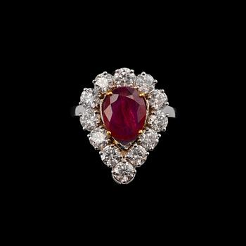 404. RING, briljantslipade diamanter ca 2.3 ct, rubin ca 1.16 ct. Vikt 5,2 g.