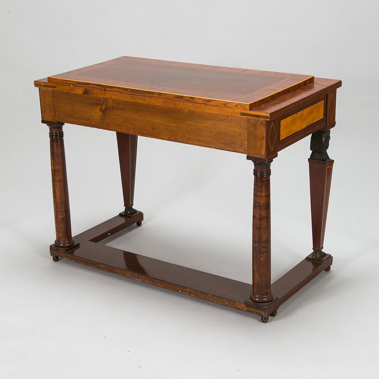 An Empire console table with mirror from around 1810.