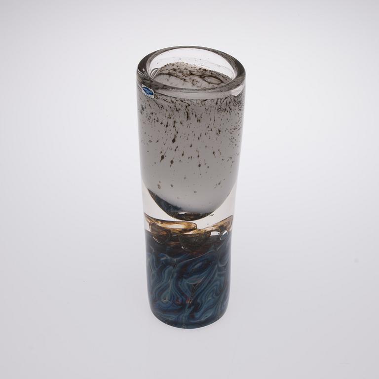 GLASSKULPTUR / VAS, "Minaret" signerad Oiva Toikka, Nuutajärvi Notsjö.