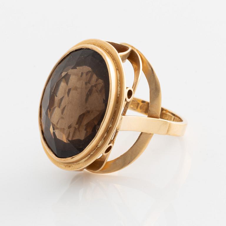 Ring, cocktail ring, 18K gold with smoky quartz.