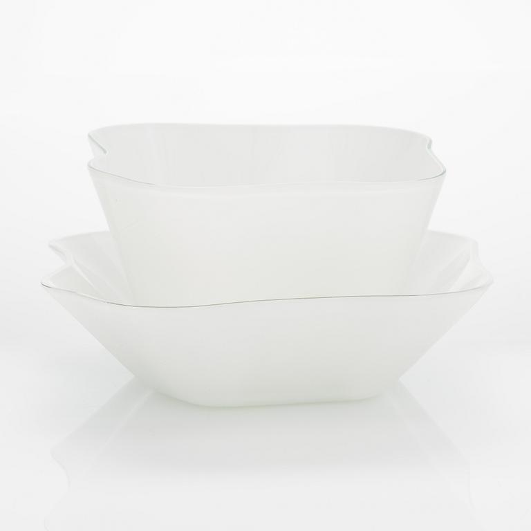 Alvar Aalto, lasiveistos, 2 osaa, "Aallon kukka", signeerattu Alvar Aalto Iittala. 1950-luku.