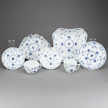 KAFFESERVIS / SERVISDELAR, 15 delar, porslin, "Musselmalet",  Royal Copenhagen och Bing & Grøndahl.