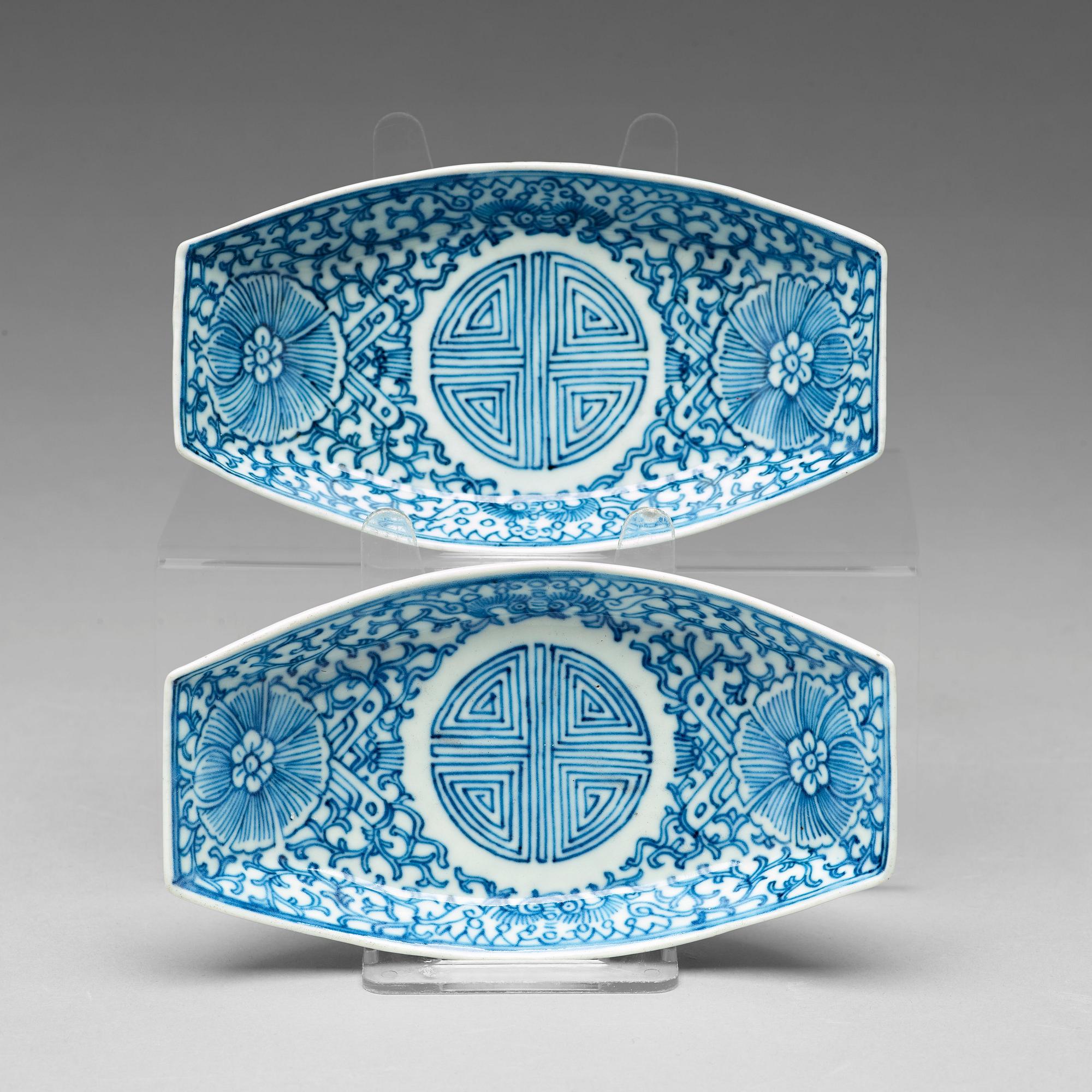 A pair of blue and white teaboats, Qing dynasty, 19th Century.